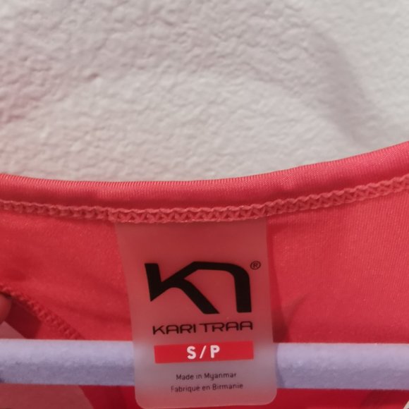 Workout top - Picture 3 of 3